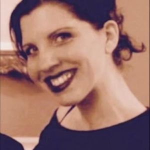 Meet your Posher, Larissa